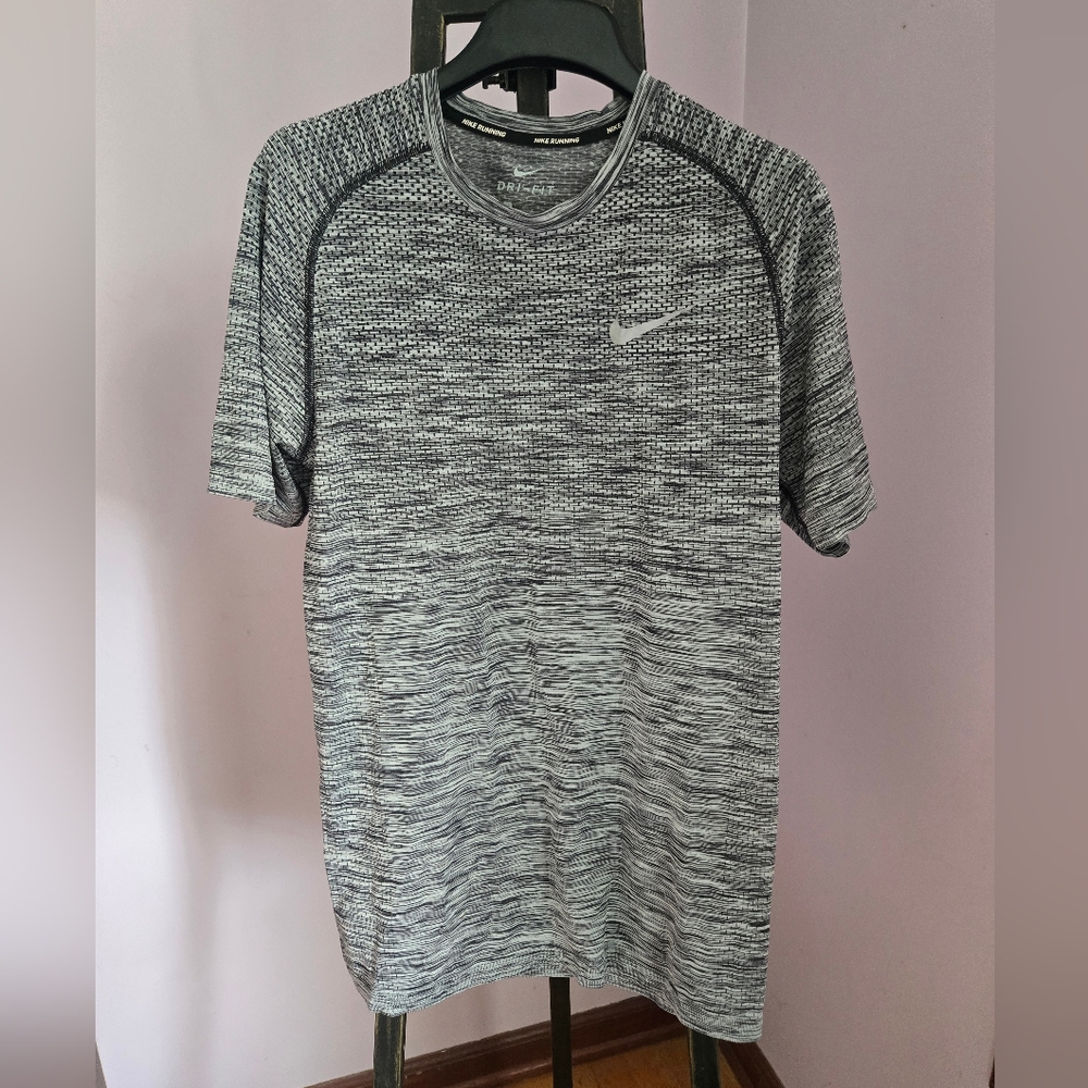 Nike Men's Black and White Patterned Tee
